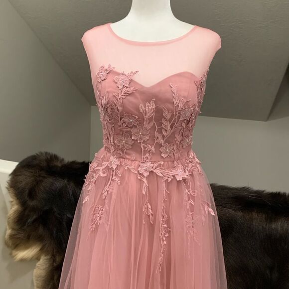 New Elegant Floral Lace Appliqué With Beads Tulle Dress - Picture 3 of 12